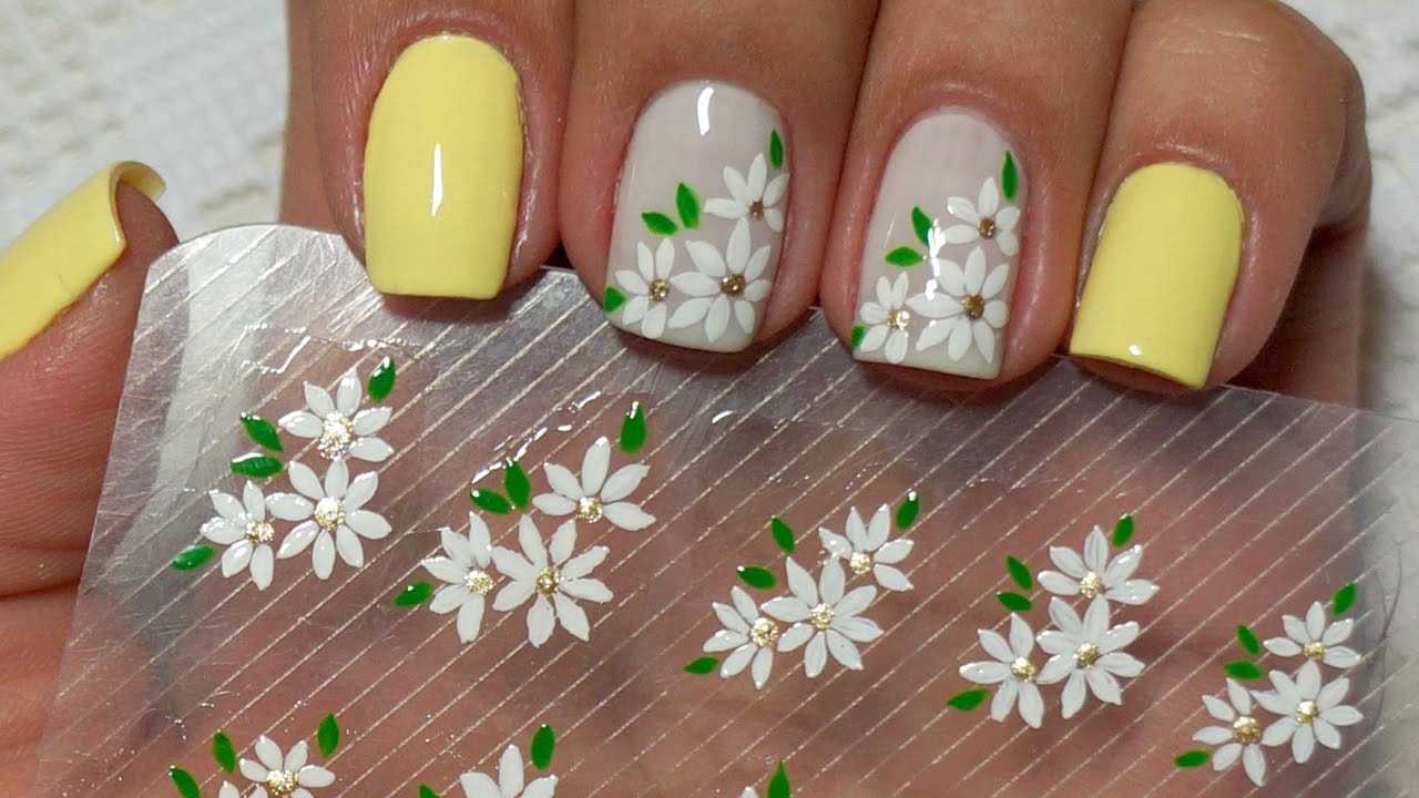 Decoração de Unhas com Carimbo