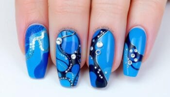 Nail Art Azul: Tendência de Beleza que é Pura Inspiração