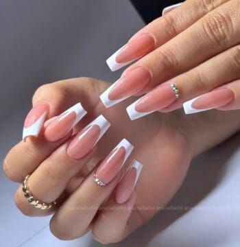 Unha bailarina francesinha: Elegância e estilo em uma só manicure