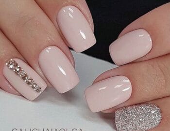Unhas Decoradas Simples em Cores Claras: Inspirações Práticas