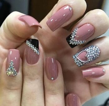 Por que escolher uma carreira como designer de unhas?