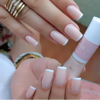 O que é: Colagem de tips para unhas
