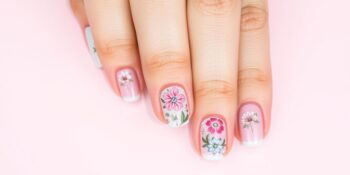 Unhas com adesivo floral: Guia Completo como aplicar