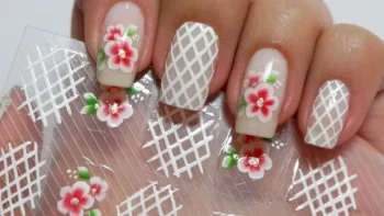 O que é: Cartela de adesivos para unhas