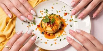 Francesinha em Unhas de Gel: Delicadeza e Sofisticação Sempre