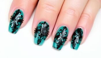 Inspirações de Unhas Decoradas Verde Água e Preto
