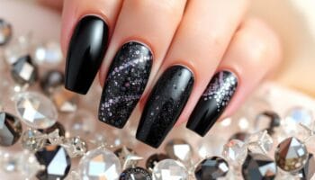 Unhas Pretas: Como Fazer e Inspirações Para Arrasar