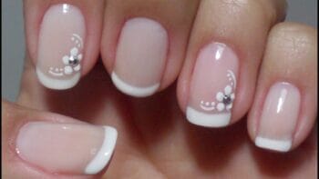 Unhas brancas para noivas: inspirações para o casamento