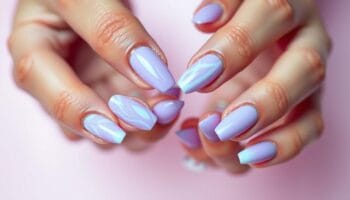Unhas lilás neon: como fazer em casa de forma fácil
