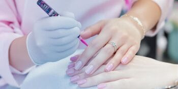 Faby Cardoso Curso de Manicure e Cutilagem de Unhas