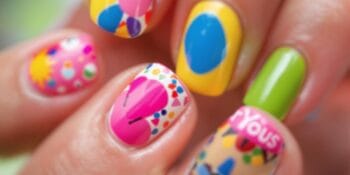 Francesinha Colorida: Unhas Divertidas e Estilosas