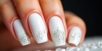 Unhas Brancas com Glitter: Brilhe com Elegância e Estilo