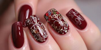 Unhas Decoradas Bordô: Elegância e Poder em Cada Detalhe