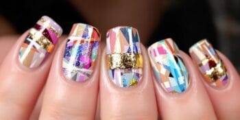 Unhas Decoradas com Fita Metálica: Brilho e Sofisticação