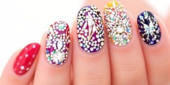 Unhas Decoradas com Strass: Brilho e Sofisticação Perfeita