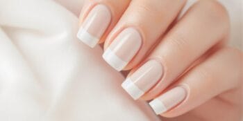 Unhas Francesinha Branca: Elegância Clássica e Moderna