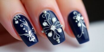 Unhas Decoradas Azul-Marinho: Clássico e Sofisticado