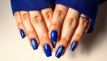 Unhas Decoradas Azul-Royal: Classe e Modernidade