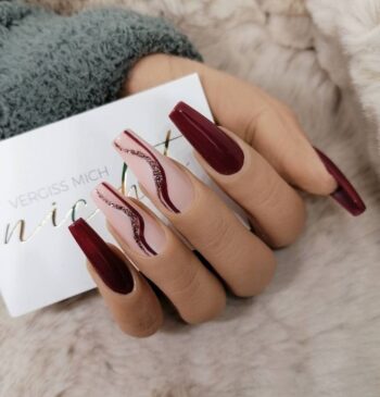 Unhas Decoradas Bordô Profundo: Luxo e Sofisticação