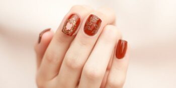 Unhas Decoradas Ferrugem Terroso: Estilo e Elegância