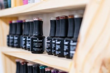 Esmalte em gel que não precisa de cabine UV: conheça as melhores marcas